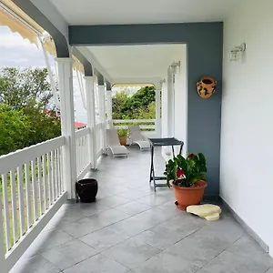 Appartement Coloré Proche De La, Bouillante